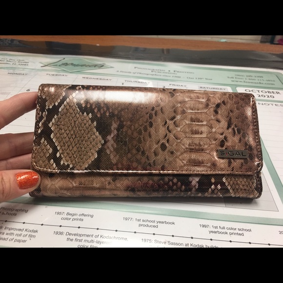 Tri fold long Wallet - Picture 2 of 3